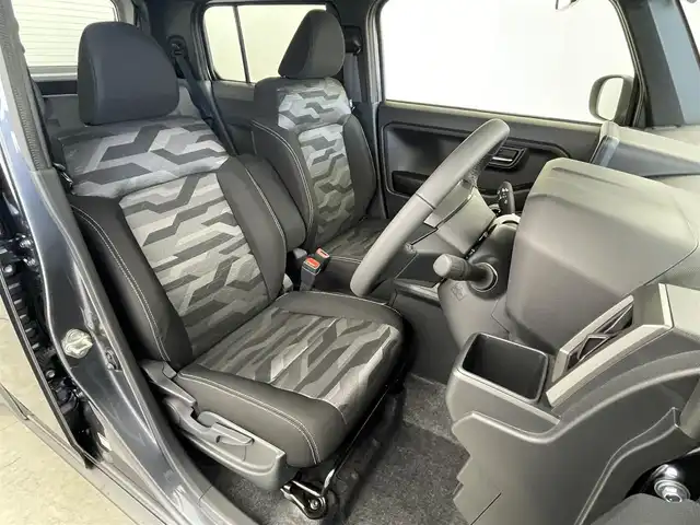 ダイハツ タフト G ダーククロムベンチャー 群馬県 2025(令7)年 0.1千km クロムグレーメタリック 届出済未使用車/登録時走行9km/ガラスルーフ/シートヒーター前席/アイドリングストップ/スマートアシスト/衝突警報機能/衝突回避支援ブレーキ機能/ブレーキ制御付誤発進抑制機能/車線逸脱警報機能/路外逸脱警報機能/ふらつき警報/先行車発進お知らせ機能/標識認識機能/全車速追従機能付オートクルーズコントロール/レーンキープコントロール/オートハイビーム/アダプティブドライビングビーム/電動パーキングブレーキ/オートブレーキホールド/LEDヘッドライト/フォグライト