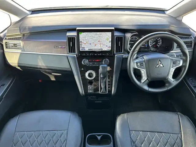 三菱 デリカＤ：５ ジャスパー 道東・釧路十勝 2023(令5)年 1.3万km グラファイトグレーメタリック/ブラックマイカ パートタイム４WD/純正ナビ/（CD/DVD/BT/ラジオ）/バックカメラ/全方位カメラ/両側パワースライドドア/パワーバックドア/アクティブクルーズコントロール/ステアリングスイッチ/ステアリングヒーター/パドルシフト/プッシュスタート/アイドリングストップ/スマートキー/ビルトインETC/ドライブレコーダー/パワーシート/シートヒーター/純正AW付夏タイヤ/オートブレーキホールド/横滑り防止装置/レーンキープアシスト/盗難防止装置/オートライト/オートハイビーム/衝突軽減システム