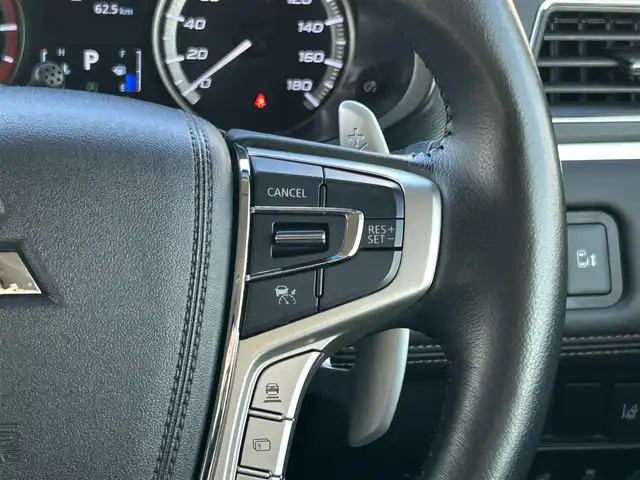 三菱 デリカＤ：５ ジャスパー 道東・釧路十勝 2023(令5)年 1.3万km グラファイトグレーメタリック/ブラックマイカ パートタイム４WD/純正ナビ/（CD/DVD/BT/ラジオ）/バックカメラ/全方位カメラ/両側パワースライドドア/パワーバックドア/アクティブクルーズコントロール/ステアリングスイッチ/ステアリングヒーター/パドルシフト/プッシュスタート/アイドリングストップ/スマートキー/ビルトインETC/ドライブレコーダー/パワーシート/シートヒーター/純正AW付夏タイヤ/オートブレーキホールド/横滑り防止装置/レーンキープアシスト/盗難防止装置/オートライト/オートハイビーム/衝突軽減システム