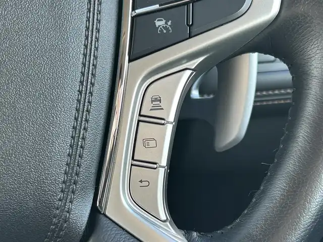 三菱 デリカＤ：５ ジャスパー 道東・釧路十勝 2023(令5)年 1.3万km グラファイトグレーメタリック/ブラックマイカ パートタイム４WD/純正ナビ/（CD/DVD/BT/ラジオ）/バックカメラ/全方位カメラ/両側パワースライドドア/パワーバックドア/アクティブクルーズコントロール/ステアリングスイッチ/ステアリングヒーター/パドルシフト/プッシュスタート/アイドリングストップ/スマートキー/ビルトインETC/ドライブレコーダー/パワーシート/シートヒーター/純正AW付夏タイヤ/オートブレーキホールド/横滑り防止装置/レーンキープアシスト/盗難防止装置/オートライト/オートハイビーム/衝突軽減システム