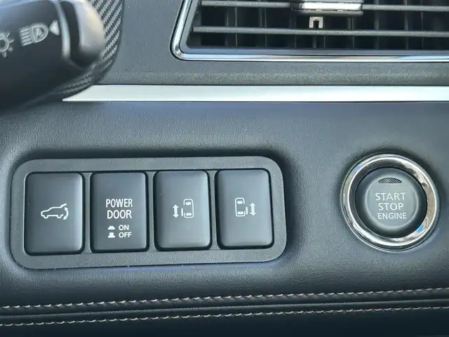 三菱 デリカＤ：５ ジャスパー 道東・釧路十勝 2023(令5)年 1.3万km グラファイトグレーメタリック/ブラックマイカ パートタイム４WD/純正ナビ/（CD/DVD/BT/ラジオ）/バックカメラ/全方位カメラ/両側パワースライドドア/パワーバックドア/アクティブクルーズコントロール/ステアリングスイッチ/ステアリングヒーター/パドルシフト/プッシュスタート/アイドリングストップ/スマートキー/ビルトインETC/ドライブレコーダー/パワーシート/シートヒーター/純正AW付夏タイヤ/オートブレーキホールド/横滑り防止装置/レーンキープアシスト/盗難防止装置/オートライト/オートハイビーム/衝突軽減システム