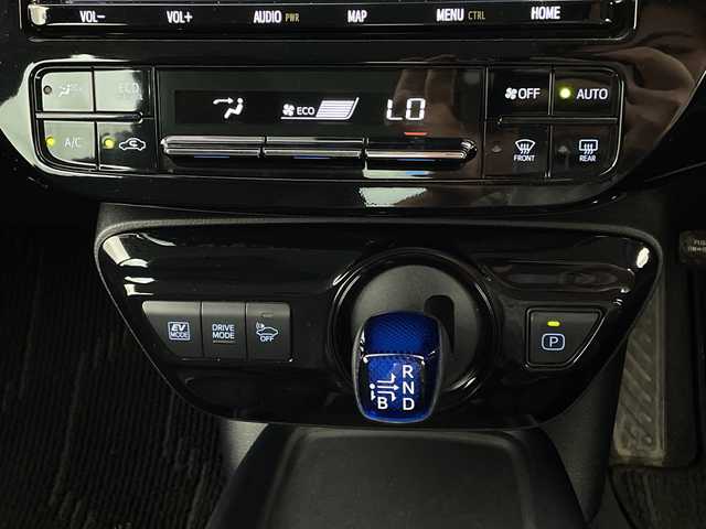 トヨタ プリウス S ツーリングセレクション 新潟県 2020(令2)年 7.3万km アティチュードブラックマイカ ワンオーナー/メモリナビ/CD/フルセグテレビ/バックカメラ/アイドリングストップ/ウィンカーミラー/追従クルーズコントロール/ETC/レザーステアリング/HDMI