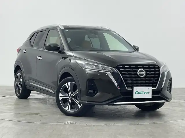 日産 キックス X ツートーンインテリアED 群馬県 2021(令3)年 4.4万km チタニウムカーキ プロパイロット　純正９型ナビ　フルセグＴＶ　全周囲カメラ デジタルインナーミラー シートヒーター　ステアリングヒーター　衝突被害軽減ブレーキ　レーンアシスト 前後ドラレコ　ＥＴＣ　スマートキー　禁煙