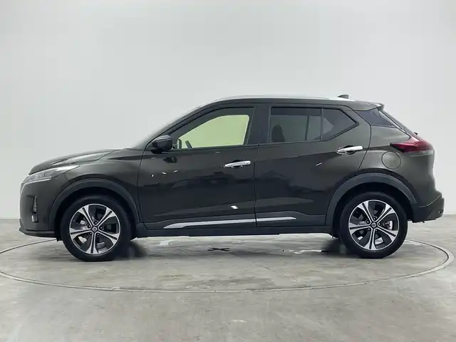 日産 キックス X ツートーンインテリアED 群馬県 2021(令3)年 4.4万km チタニウムカーキ プロパイロット　純正９型ナビ　フルセグＴＶ　全周囲カメラ デジタルインナーミラー シートヒーター　ステアリングヒーター　衝突被害軽減ブレーキ　レーンアシスト 前後ドラレコ　ＥＴＣ　スマートキー　禁煙