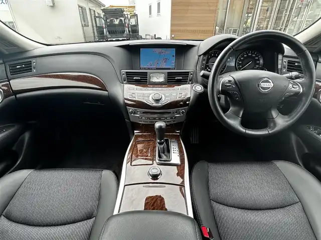 日産 フーガ ハイブリッド 福島県 2020(令2)年 3.7万km ダークブルー 純正ナビ/「TV・CD・FM・AM」/クルーズコントロール/レーンキープアシスト/前後ドライブレコーダー/ビルトインETC/アラウンドビューカメラ/バックカメラ/純正18インチアルミホイール/純正フロアマット/シートポジションメモリー/パワーシート/助手席オットマン機構/LEDヘッドライト