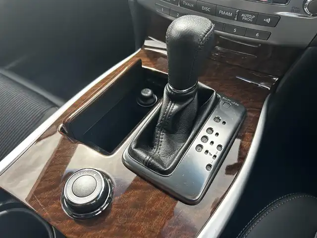 日産 フーガ ハイブリッド 福島県 2020(令2)年 3.7万km ダークブルー 純正ナビ/「TV・CD・FM・AM」/クルーズコントロール/レーンキープアシスト/前後ドライブレコーダー/ビルトインETC/アラウンドビューカメラ/バックカメラ/純正18インチアルミホイール/純正フロアマット/シートポジションメモリー/パワーシート/助手席オットマン機構/LEDヘッドライト