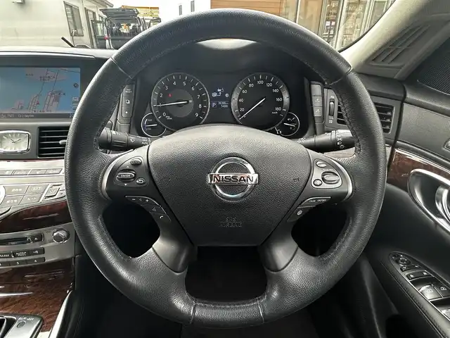 日産 フーガ ハイブリッド 福島県 2020(令2)年 3.7万km ダークブルー 純正ナビ/「TV・CD・FM・AM」/クルーズコントロール/レーンキープアシスト/前後ドライブレコーダー/ビルトインETC/アラウンドビューカメラ/バックカメラ/純正18インチアルミホイール/純正フロアマット/シートポジションメモリー/パワーシート/助手席オットマン機構/LEDヘッドライト