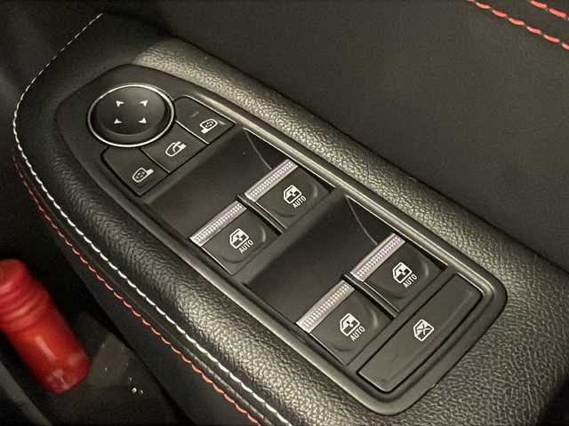 ルノー ルノー アルカナ RSライン E-テックハイブリッド 新潟県 2022(令4)年 2.2万km 黒 アダプティブクルーズコントロール/レーンセンタリングアシスト（車線中央維持支援）/レーンキープアシスト（車線逸脱防止支援）/レーンデパーチャーワーニング（車線逸脱警報）/アクティブエマージェンシーブレーキ（衝突被害軽減ブレーキ）歩行者・自動車検知機能付き/トラフィックサインレコグニション（交通標識認識）/ブラインドスポットモニター/パーキングセンサー全方位/アンビエントライト/10.2インチフルデジタルインストゥルメントパネル/Bluetooth/USB×２/オートホールド/ハーフレザー/シートヒーター/ステアリングヒーター/パワーシート