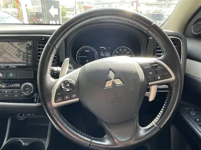 三菱 アウトランダー ＰＨＥＶ G ナビパッケージ 兵庫県 2013(平25)年 11万km シルキーホワイト (株)IDOMが運営する【じしゃロン西宮店】の自社ローン専用車両になります。こちらは現金またはオートローンご利用時の価格です。自社ローンご希望の方は別途その旨お申付け下さい/＊ETC/＊バックカメラ/＊パワステ/＊パワーウィンドウ/＊クルーズコントロールあり/＊USBあり/＊純正ナビ/＊ドラレコあり/＊ハーフレザー/＊横滑り防止装置/＊レーンキープアシスト/＊オートライト/＊衝突被害軽減システム