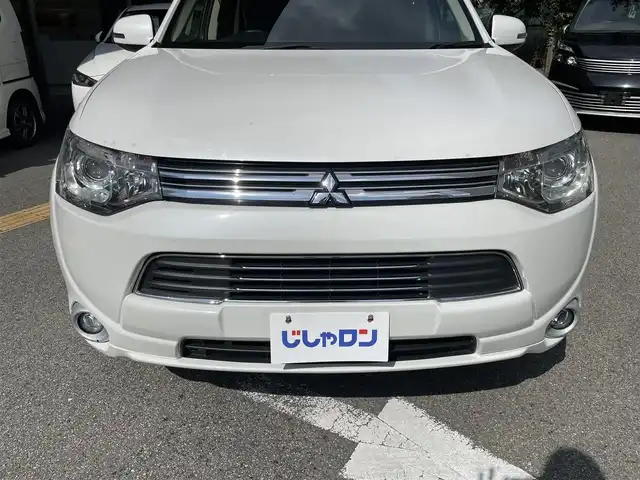 三菱 アウトランダー ＰＨＥＶ G ナビパッケージ 兵庫県 2013(平25)年 11万km シルキーホワイト (株)IDOMが運営する【じしゃロン西宮店】の自社ローン専用車両になります。こちらは現金またはオートローンご利用時の価格です。自社ローンご希望の方は別途その旨お申付け下さい/＊ETC/＊バックカメラ/＊パワステ/＊パワーウィンドウ/＊クルーズコントロールあり/＊USBあり/＊純正ナビ/＊ドラレコあり/＊ハーフレザー/＊横滑り防止装置/＊レーンキープアシスト/＊オートライト/＊衝突被害軽減システム