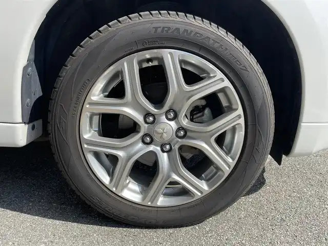 三菱 アウトランダー ＰＨＥＶ G ナビパッケージ 兵庫県 2013(平25)年 11万km シルキーホワイト (株)IDOMが運営する【じしゃロン西宮店】の自社ローン専用車両になります。こちらは現金またはオートローンご利用時の価格です。自社ローンご希望の方は別途その旨お申付け下さい/＊ETC/＊バックカメラ/＊パワステ/＊パワーウィンドウ/＊クルーズコントロールあり/＊USBあり/＊純正ナビ/＊ドラレコあり/＊ハーフレザー/＊横滑り防止装置/＊レーンキープアシスト/＊オートライト/＊衝突被害軽減システム