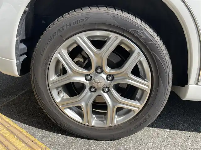 三菱 アウトランダー ＰＨＥＶ G ナビパッケージ 兵庫県 2013(平25)年 11万km シルキーホワイト (株)IDOMが運営する【じしゃロン西宮店】の自社ローン専用車両になります。こちらは現金またはオートローンご利用時の価格です。自社ローンご希望の方は別途その旨お申付け下さい/＊ETC/＊バックカメラ/＊パワステ/＊パワーウィンドウ/＊クルーズコントロールあり/＊USBあり/＊純正ナビ/＊ドラレコあり/＊ハーフレザー/＊横滑り防止装置/＊レーンキープアシスト/＊オートライト/＊衝突被害軽減システム