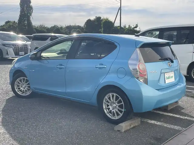 トヨタ アクア S 千葉県 2014(平26)年 6.8万km クールソーダメタリック ナビNSCP-W62 ETC ブルートゥース キーレス 社外アルミホイール スタッドレスタイヤ積込 フロアマット ドアバイザー ウィンカーミラー 横滑り防止 パワーウィンドウ パワーステアリング