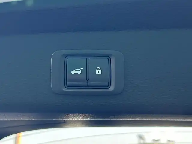 三菱 アウトランダー ＰＨＥＶ P 千葉県 2022(令4)年 3万km ホワイトダイヤモンド ディーラーオプションナビ/(フルセグTV/Bluetooth/AM/FM)/BOSEスピーカー/ワンオーナー/Apple Carplay/全方位カメラ/前後ドライブレコーダー/前席パワーシート/全席シートヒーター/電動リアゲート/ブラインドスポットモニター/レーダークルーズコントロール/ETC2.0/4WD/ルーフレール/ステアリングヒーター/パドルシフト/ステアリングスイッチ/レザーシート/純正アルミホイール/純正フロアマット/純正LEDヘッドライト/前後コーナーセンサー/レーンキープアシスト/衝突軽減ブレーキ/横滑り防止装置/USB入力端子/オートライト/スマートキー/スペアキー/プッシュエンジンスタート