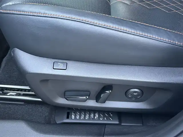 三菱 アウトランダー ＰＨＥＶ P 千葉県 2022(令4)年 3万km ホワイトダイヤモンド ディーラーオプションナビ/(フルセグTV/Bluetooth/AM/FM)/BOSEスピーカー/ワンオーナー/Apple Carplay/全方位カメラ/前後ドライブレコーダー/前席パワーシート/全席シートヒーター/電動リアゲート/ブラインドスポットモニター/レーダークルーズコントロール/ETC2.0/4WD/ルーフレール/ステアリングヒーター/パドルシフト/ステアリングスイッチ/レザーシート/純正アルミホイール/純正フロアマット/純正LEDヘッドライト/前後コーナーセンサー/レーンキープアシスト/衝突軽減ブレーキ/横滑り防止装置/USB入力端子/オートライト/スマートキー/スペアキー/プッシュエンジンスタート