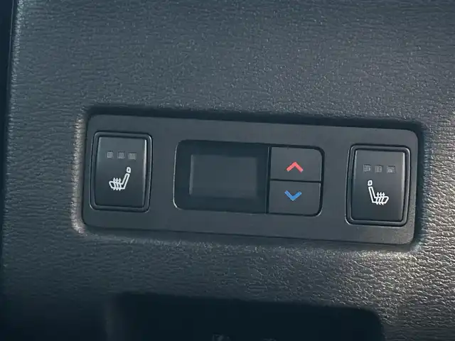 三菱 アウトランダー ＰＨＥＶ P 千葉県 2022(令4)年 3万km ホワイトダイヤモンド ディーラーオプションナビ/(フルセグTV/Bluetooth/AM/FM)/BOSEスピーカー/ワンオーナー/Apple Carplay/全方位カメラ/前後ドライブレコーダー/前席パワーシート/全席シートヒーター/電動リアゲート/ブラインドスポットモニター/レーダークルーズコントロール/ETC2.0/4WD/ルーフレール/ステアリングヒーター/パドルシフト/ステアリングスイッチ/レザーシート/純正アルミホイール/純正フロアマット/純正LEDヘッドライト/前後コーナーセンサー/レーンキープアシスト/衝突軽減ブレーキ/横滑り防止装置/USB入力端子/オートライト/スマートキー/スペアキー/プッシュエンジンスタート