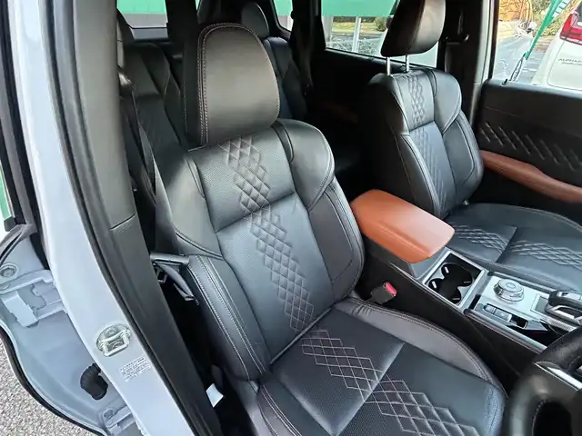 三菱 アウトランダー ＰＨＥＶ P 千葉県 2022(令4)年 3万km ホワイトダイヤモンド ディーラーオプションナビ/(フルセグTV/Bluetooth/AM/FM)/BOSEスピーカー/ワンオーナー/Apple Carplay/全方位カメラ/前後ドライブレコーダー/前席パワーシート/全席シートヒーター/電動リアゲート/ブラインドスポットモニター/レーダークルーズコントロール/ETC2.0/4WD/ルーフレール/ステアリングヒーター/パドルシフト/ステアリングスイッチ/レザーシート/純正アルミホイール/純正フロアマット/純正LEDヘッドライト/前後コーナーセンサー/レーンキープアシスト/衝突軽減ブレーキ/横滑り防止装置/USB入力端子/オートライト/スマートキー/スペアキー/プッシュエンジンスタート