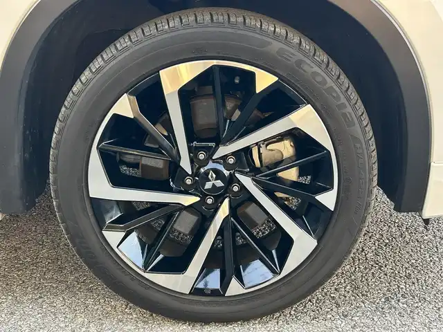 三菱 アウトランダー ＰＨＥＶ P 千葉県 2022(令4)年 3万km ホワイトダイヤモンド ディーラーオプションナビ/(フルセグTV/Bluetooth/AM/FM)/BOSEスピーカー/ワンオーナー/Apple Carplay/全方位カメラ/前後ドライブレコーダー/前席パワーシート/全席シートヒーター/電動リアゲート/ブラインドスポットモニター/レーダークルーズコントロール/ETC2.0/4WD/ルーフレール/ステアリングヒーター/パドルシフト/ステアリングスイッチ/レザーシート/純正アルミホイール/純正フロアマット/純正LEDヘッドライト/前後コーナーセンサー/レーンキープアシスト/衝突軽減ブレーキ/横滑り防止装置/USB入力端子/オートライト/スマートキー/スペアキー/プッシュエンジンスタート