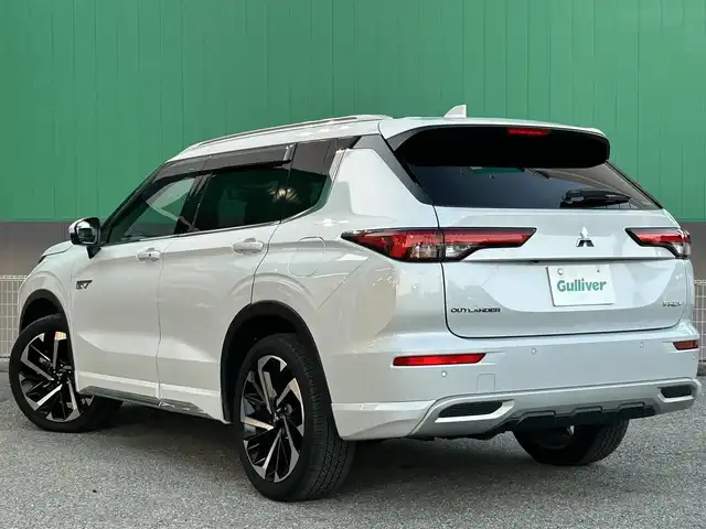 三菱 アウトランダー ＰＨＥＶ P 千葉県 2022(令4)年 3万km ホワイトダイヤモンド ディーラーオプションナビ/(フルセグTV/Bluetooth/AM/FM)/BOSEスピーカー/ワンオーナー/Apple Carplay/全方位カメラ/前後ドライブレコーダー/前席パワーシート/全席シートヒーター/電動リアゲート/ブラインドスポットモニター/レーダークルーズコントロール/ETC2.0/4WD/ルーフレール/ステアリングヒーター/パドルシフト/ステアリングスイッチ/レザーシート/純正アルミホイール/純正フロアマット/純正LEDヘッドライト/前後コーナーセンサー/レーンキープアシスト/衝突軽減ブレーキ/横滑り防止装置/USB入力端子/オートライト/スマートキー/スペアキー/プッシュエンジンスタート