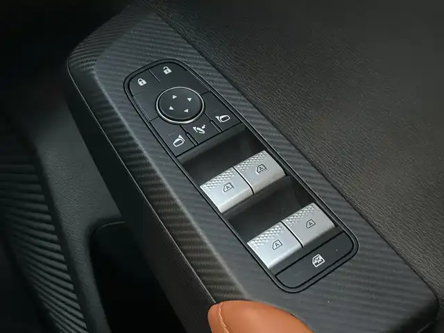 三菱 アウトランダー ＰＨＥＶ P 千葉県 2022(令4)年 3万km ホワイトダイヤモンド ディーラーオプションナビ/(フルセグTV/Bluetooth/AM/FM)/BOSEスピーカー/ワンオーナー/Apple Carplay/全方位カメラ/前後ドライブレコーダー/前席パワーシート/全席シートヒーター/電動リアゲート/ブラインドスポットモニター/レーダークルーズコントロール/ETC2.0/4WD/ルーフレール/ステアリングヒーター/パドルシフト/ステアリングスイッチ/レザーシート/純正アルミホイール/純正フロアマット/純正LEDヘッドライト/前後コーナーセンサー/レーンキープアシスト/衝突軽減ブレーキ/横滑り防止装置/USB入力端子/オートライト/スマートキー/スペアキー/プッシュエンジンスタート