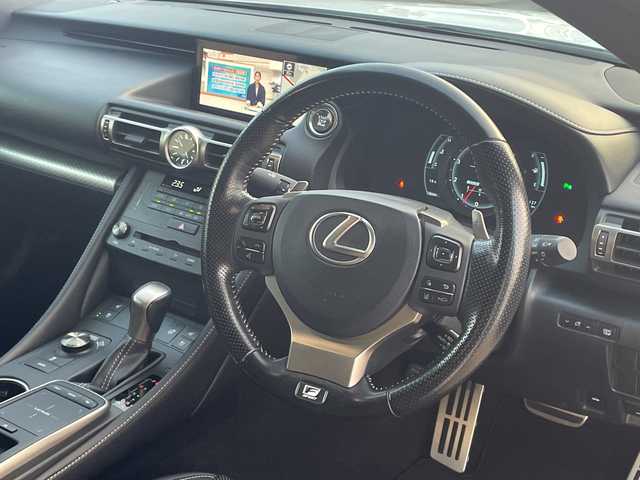 レクサス ＲＣ 350 Fスポーツ 宮崎県 2019(平31)年 3.2万km ホワイトノーヴァガラスフレーク オプションオレンジキャリパー　オプション３眼ＬＥＤ　純正ナビ　/フルセグＴＶ　バックカメラ　ＥＴＣ　ＢＳＭ　クリアランスソナー　/レザーシート　レーダークルーズ　ＥＴＣ　純正１９インチアルミ