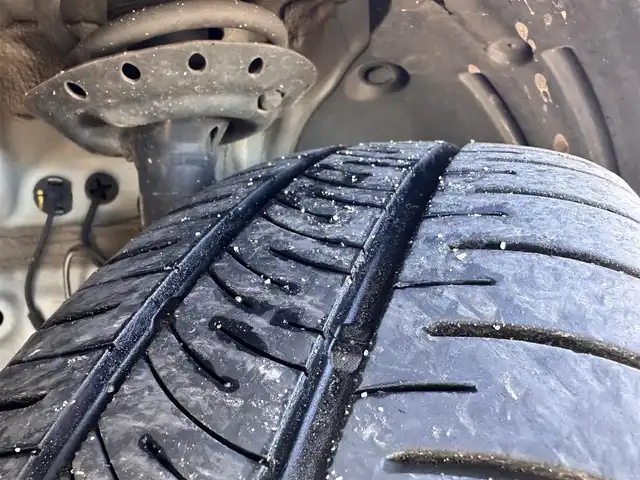 ホンダ フリード ハイブリット G ホンダセンシング 宮城県 2017(平29)年 6.4万km ホワイトオーキッドパール Sパッケージ/●本革巻ステアリングホイール/●コンビシート&専用インテリア/●15インチアルミホイール/●シートバックアッパーポケット/＝＝＝/ホンダセンシング/●衝突軽減ブレーキ〈CMBS〉/●誤発進抑制機能/●ACC〈アダプティブ・クルーズ・コントロール〉/●LKAS〈車線維持支援システム〉/●歩行者事故低減ステアリング/●路外逸脱抑制機能/●先行車発進お知らせ機能/●標識認識機能/Cパッケージ/●プラズマクラスター技術搭載フルオート・エアコンディショナー/●ロールサンシェイド/●コンフォートビューパッケージ/（親水/ヒーテッドドアミラー＋熱線入りフロントウインドウ＋フロントドア撥水ガラス）/純正9インチナビ（VXM-175VFNi）/・CD/DVD/・Bluetooth/・フルセグTV/バックカメラ/ETC/ドライブレコーダー/革巻きステアリング/ステアリングスイッチ/LEDヘッドライト/オートライト/スマートキー＆プッシュスタート/スペアキー/電動格納ミラー/フロアマット/ドアバイザー/Wエアバッグ
