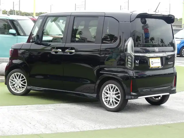 ホンダ Ｎ ＢＯＸ カスタム L ターボ 千葉県 2022(令4)年 0.9万km クリスタルブラックパール ホンダセンシング/・衝突軽減ブレーキ（CMBS）/・車線維持支援システム（LKAS）/・アダプティブクルーズコントロール（ACC）/・後方誤発進抑制機能/・誤発進抑制機能/両側パワースライドドア/純正メモリーナビ/地デジTV/【DVD/CD再生機能　Bluetooth接続】/バックカメラ/ドライブレコーダー（前後撮影）/ハーフレザーシート/前席シートヒーター/革巻きステアリング/ステアリングスイッチ/パドルシフト/ETC/LEDヘッドライト/フォグライト/ウインカーミラー/純正15インチアルミホイル/サイド/カーテンエアバッグ/スマートキー