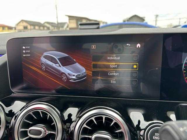 メルセデス・ベンツ Ｂ２００ｄ AMGライン 埼玉県 2019(令1)年 2.5万km ジュピターレッド 黒赤革/純正HDDナビ/（Bluetooth/USB）/３６０度カメラ/レーダーセーフティＰ/パノラミックスライディングルーフ/パワーバックドア/パワーシート/ＬＥＤヘッドライト/シートヒーター/クリアランスソナー/ドラレコ/スマートキー/ETC