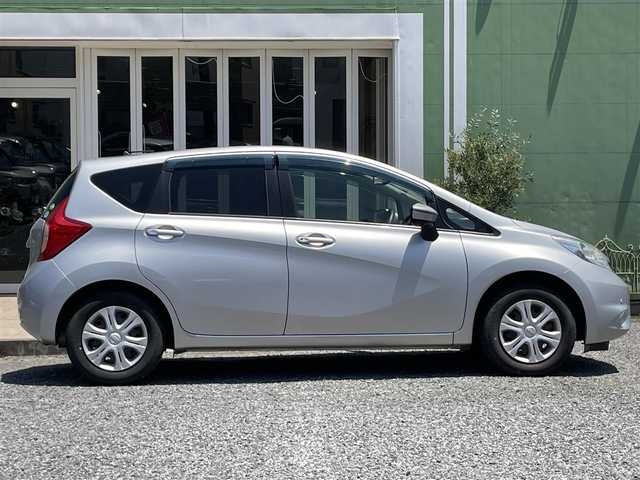 日産 ノート XVセレ +セーフ 埼玉県 2014(平26)年 1.4万km ブリリアントシルバー ワンオーナー/13739ｋｍ/純正ナビＴＶ/前方ドラレコ/バックカメラ/アラウンドビューモニター/モニター付バックミラー/プッシュスタート/コーナーセンサー/クリアランスソナー/衝突軽減ブレーキ/レーンキープアシスト/横滑防止装置/取扱説明書