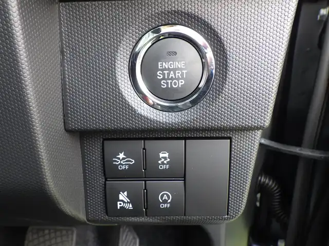 ダイハツ タフト G ダーククロムベンチャー 千葉県 2025(令7)年 0.1千km クロムグレーメタリック 届出済未使用車/登録時走行5km/スカイフィールトップ/シートヒーター前席/アイドリングストップ/スマートアシスト/衝突警報機能/衝突回避支援ブレーキ機能/ブレーキ制御付誤発進抑制機能/車線逸脱警報機能/路外逸脱警報機能/ふらつき警報/先行車発進お知らせ機能/標識認識機能/全車速追従機能付オートクルーズコントロール/レーンキープコントロール/オートハイビーム/アダプティブドライビングビーム/電動パーキングブレーキ/オートブレーキホールド/LEDヘッドライト/フォグライト