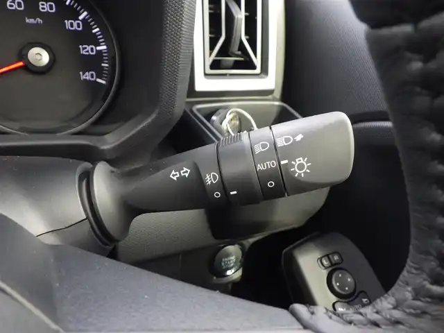 ダイハツ タフト G ダーククロムベンチャー 千葉県 2025(令7)年 0.1千km クロムグレーメタリック 届出済未使用車/登録時走行5km/スカイフィールトップ/シートヒーター前席/アイドリングストップ/スマートアシスト/衝突警報機能/衝突回避支援ブレーキ機能/ブレーキ制御付誤発進抑制機能/車線逸脱警報機能/路外逸脱警報機能/ふらつき警報/先行車発進お知らせ機能/標識認識機能/全車速追従機能付オートクルーズコントロール/レーンキープコントロール/オートハイビーム/アダプティブドライビングビーム/電動パーキングブレーキ/オートブレーキホールド/LEDヘッドライト/フォグライト