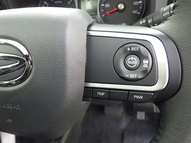 ダイハツ タフト G ダーククロムベンチャー 千葉県 2025(令7)年 0.1千km クロムグレーメタリック 届出済未使用車/登録時走行5km/スカイフィールトップ/シートヒーター前席/アイドリングストップ/スマートアシスト/衝突警報機能/衝突回避支援ブレーキ機能/ブレーキ制御付誤発進抑制機能/車線逸脱警報機能/路外逸脱警報機能/ふらつき警報/先行車発進お知らせ機能/標識認識機能/全車速追従機能付オートクルーズコントロール/レーンキープコントロール/オートハイビーム/アダプティブドライビングビーム/電動パーキングブレーキ/オートブレーキホールド/LEDヘッドライト/フォグライト