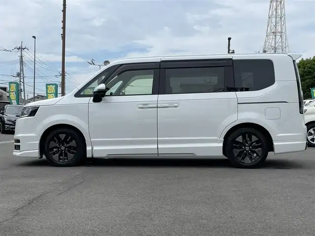 ホンダ ステップワゴン スパーダ eHEV 群馬県 2023(令5)年 5.8万km プラチナホワイトパール 無限フルエアロ/純正１１．４インチナビ/フルセグTV・CD・DVD・FM・AM・Bluetooth/フリップダウンモニター/ホンダセンシング/電動リアゲート/両側電動/追従クルコン/パドルシフト/電動ブレーキ/前席シートヒーター/全方位カメラ/BSM/レーンキープアシスト/ＬＥＤライト/オートライト/純正フロアマット/ドアバイザー/横滑り防止