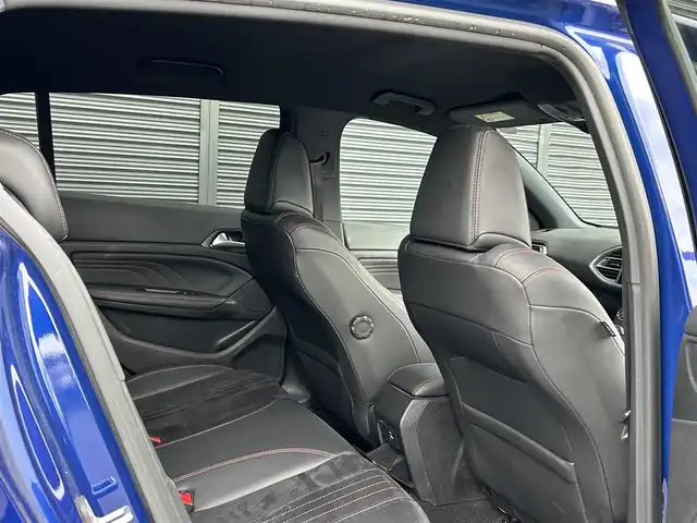 プジョー ３０８ GT ブルーHDi 茨城県 2018(平30)年 5.8万km マグネティックブルー 後期型 /純正ディスプレイOD /CarPlay /衝突軽減B /LKA /BSM /バックカメラ /パーキングセンサー /半革シート /LEDヘッドライト/オートハイビーム /クルーズコントロール /パドルシフト /純正18インチアルミホイール /BT/USB /禁煙車