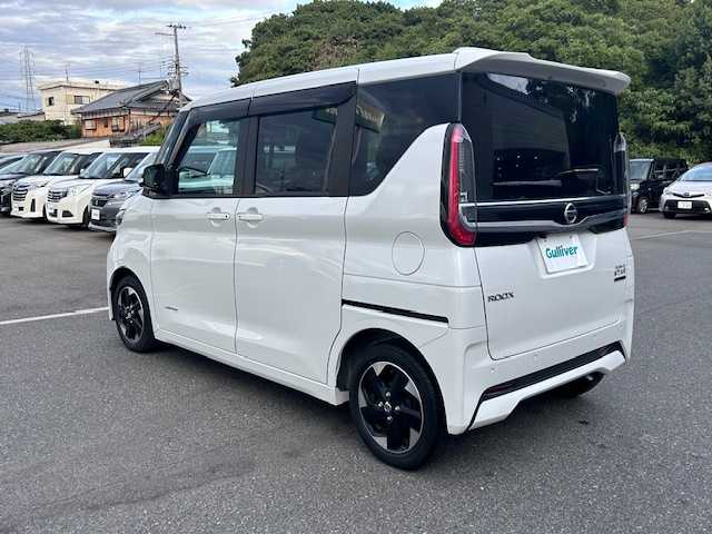 日産 ルークス ハイウェイスター X 大阪府 2020(令2)年 0.8万km ホワイトパール 9インチナビ（フルセグ/Bluetooth/CD/DVD)/アラウンドビューモニター/両側パワースライドドア/衝突被害軽減システム/レーンキープアシスト/横滑り防止装置/コーナーセンサー/アイドリングストップ/デジタルインナーミラー/ドライブレコーダー（前後）/ビルトインETC2.0/純正LEDライト/純正フロアマット