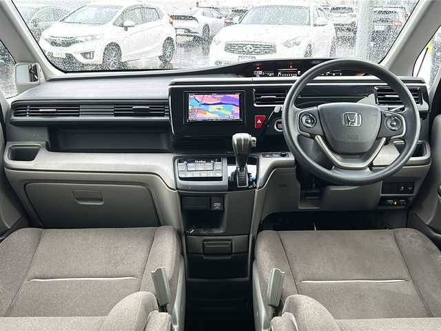 ホンダ ステップワゴン G 道北・旭川 2016(平28)年 8万km クリスタルブラックパール /4WD//禁煙車//ワンオーナー//わくわくゲート//社外SDナビ//CD/DVD/SD/MSV/BT/USB/フルセグ//両側パワースライドドア//バックカメラ//アイドリングストップ//クルーズコントロール//横滑り防止//ミラーヒーター//オートライト//LEDヘッドライト//ETC//純正エンジンスターター//サンシェード//フロントデアイサー//シートバックルテーブル//純正フロアマット//純正ホイール付き冬タイヤ積込