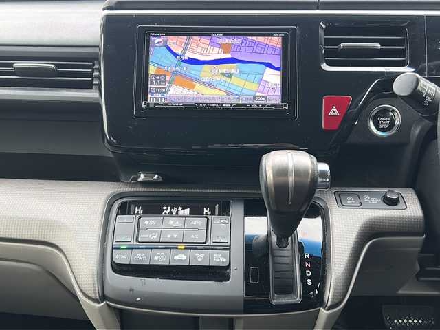 ホンダ ステップワゴン G 道北・旭川 2016(平28)年 8万km クリスタルブラックパール /4WD//禁煙車//ワンオーナー//わくわくゲート//社外SDナビ//CD/DVD/SD/MSV/BT/USB/フルセグ//両側パワースライドドア//バックカメラ//アイドリングストップ//クルーズコントロール//横滑り防止//ミラーヒーター//オートライト//LEDヘッドライト//ETC//純正エンジンスターター//サンシェード//フロントデアイサー//シートバックルテーブル//純正フロアマット//純正ホイール付き冬タイヤ積込