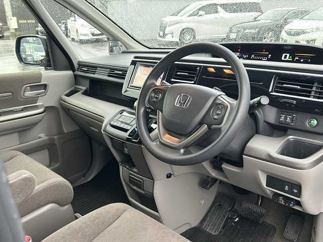 ホンダ ステップワゴン G 道北・旭川 2016(平28)年 8万km クリスタルブラックパール /4WD//禁煙車//ワンオーナー//わくわくゲート//社外SDナビ//CD/DVD/SD/MSV/BT/USB/フルセグ//両側パワースライドドア//バックカメラ//アイドリングストップ//クルーズコントロール//横滑り防止//ミラーヒーター//オートライト//LEDヘッドライト//ETC//純正エンジンスターター//サンシェード//フロントデアイサー//シートバックルテーブル//純正フロアマット//純正ホイール付き冬タイヤ積込