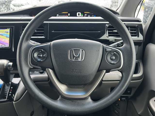 ホンダ ステップワゴン G 道北・旭川 2016(平28)年 8万km クリスタルブラックパール /4WD//禁煙車//ワンオーナー//わくわくゲート//社外SDナビ//CD/DVD/SD/MSV/BT/USB/フルセグ//両側パワースライドドア//バックカメラ//アイドリングストップ//クルーズコントロール//横滑り防止//ミラーヒーター//オートライト//LEDヘッドライト//ETC//純正エンジンスターター//サンシェード//フロントデアイサー//シートバックルテーブル//純正フロアマット//純正ホイール付き冬タイヤ積込