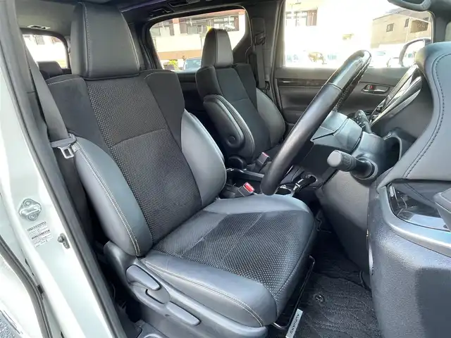 トヨタ アルファード S タイプゴールド 福岡県 2021(令3)年 6万km ホワイトパールクリスタルシャイン ワンオーナー/サンルーフ/純正12.1インチフリップダウンモニター【V12T-R68C】/純正9インチコネクティットナビ/　(AM/FM/CD/DVD/Bluetooth/フルセグTV)/バックカメラ/トヨタセーフティセンス/・ロードサインアシスト/・アダプティブハイビーム/・オートマチックハイビーム/・先行発進告知機能/・プリクラッシュセーフティー/・レーダークルーズコントロール/・レーントレーシングアシスト/クリアランスソナー/車線逸脱警報機能/ふらつき警報機能/パーキングサポートブレーキ/両側パワースライドドア（オートスライド機能付）/純正18インチアルミホイール/黒ハーフレザーシート/オットマン(2列目)/ビルトインETC/nanoe/プッシュスタート/電格ウィンカーミラー/純正ドアバイザー/純正フロアマット/USBポート/アクセサリーソケット/スペアキー×1/ISOFIX/保証書/取扱説明書/ナビ取扱説明書