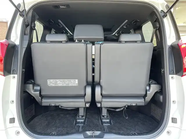 トヨタ アルファード S タイプゴールド 福岡県 2021(令3)年 6万km ホワイトパールクリスタルシャイン ワンオーナー/サンルーフ/純正12.1インチフリップダウンモニター【V12T-R68C】/純正9インチコネクティットナビ/　(AM/FM/CD/DVD/Bluetooth/フルセグTV)/バックカメラ/トヨタセーフティセンス/・ロードサインアシスト/・アダプティブハイビーム/・オートマチックハイビーム/・先行発進告知機能/・プリクラッシュセーフティー/・レーダークルーズコントロール/・レーントレーシングアシスト/クリアランスソナー/車線逸脱警報機能/ふらつき警報機能/パーキングサポートブレーキ/両側パワースライドドア（オートスライド機能付）/純正18インチアルミホイール/黒ハーフレザーシート/オットマン(2列目)/ビルトインETC/nanoe/プッシュスタート/電格ウィンカーミラー/純正ドアバイザー/純正フロアマット/USBポート/アクセサリーソケット/スペアキー×1/ISOFIX/保証書/取扱説明書/ナビ取扱説明書