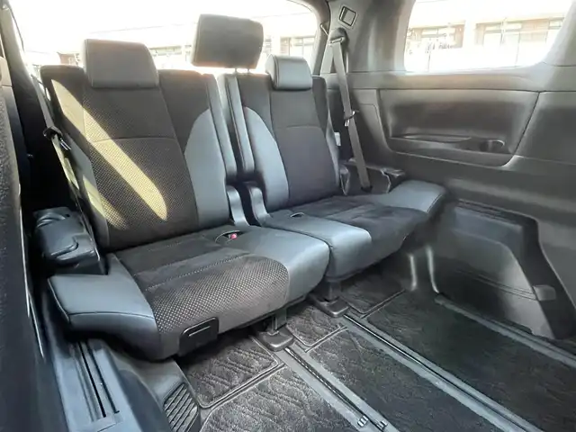 トヨタ アルファード S タイプゴールド 福岡県 2021(令3)年 6万km ホワイトパールクリスタルシャイン ワンオーナー/サンルーフ/純正12.1インチフリップダウンモニター【V12T-R68C】/純正9インチコネクティットナビ/　(AM/FM/CD/DVD/Bluetooth/フルセグTV)/バックカメラ/トヨタセーフティセンス/・ロードサインアシスト/・アダプティブハイビーム/・オートマチックハイビーム/・先行発進告知機能/・プリクラッシュセーフティー/・レーダークルーズコントロール/・レーントレーシングアシスト/クリアランスソナー/車線逸脱警報機能/ふらつき警報機能/パーキングサポートブレーキ/両側パワースライドドア（オートスライド機能付）/純正18インチアルミホイール/黒ハーフレザーシート/オットマン(2列目)/ビルトインETC/nanoe/プッシュスタート/電格ウィンカーミラー/純正ドアバイザー/純正フロアマット/USBポート/アクセサリーソケット/スペアキー×1/ISOFIX/保証書/取扱説明書/ナビ取扱説明書