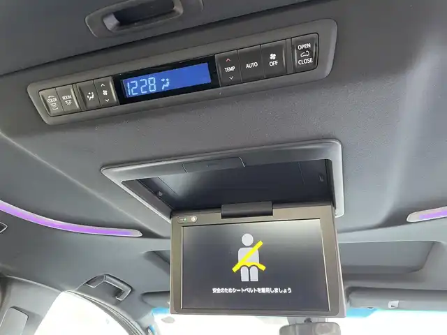 トヨタ アルファード S タイプゴールド 福岡県 2021(令3)年 6万km ホワイトパールクリスタルシャイン ワンオーナー/サンルーフ/純正12.1インチフリップダウンモニター【V12T-R68C】/純正9インチコネクティットナビ/　(AM/FM/CD/DVD/Bluetooth/フルセグTV)/バックカメラ/トヨタセーフティセンス/・ロードサインアシスト/・アダプティブハイビーム/・オートマチックハイビーム/・先行発進告知機能/・プリクラッシュセーフティー/・レーダークルーズコントロール/・レーントレーシングアシスト/クリアランスソナー/車線逸脱警報機能/ふらつき警報機能/パーキングサポートブレーキ/両側パワースライドドア（オートスライド機能付）/純正18インチアルミホイール/黒ハーフレザーシート/オットマン(2列目)/ビルトインETC/nanoe/プッシュスタート/電格ウィンカーミラー/純正ドアバイザー/純正フロアマット/USBポート/アクセサリーソケット/スペアキー×1/ISOFIX/保証書/取扱説明書/ナビ取扱説明書