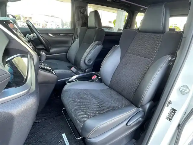 トヨタ アルファード S タイプゴールド 福岡県 2021(令3)年 6万km ホワイトパールクリスタルシャイン ワンオーナー/サンルーフ/純正12.1インチフリップダウンモニター【V12T-R68C】/純正9インチコネクティットナビ/　(AM/FM/CD/DVD/Bluetooth/フルセグTV)/バックカメラ/トヨタセーフティセンス/・ロードサインアシスト/・アダプティブハイビーム/・オートマチックハイビーム/・先行発進告知機能/・プリクラッシュセーフティー/・レーダークルーズコントロール/・レーントレーシングアシスト/クリアランスソナー/車線逸脱警報機能/ふらつき警報機能/パーキングサポートブレーキ/両側パワースライドドア（オートスライド機能付）/純正18インチアルミホイール/黒ハーフレザーシート/オットマン(2列目)/ビルトインETC/nanoe/プッシュスタート/電格ウィンカーミラー/純正ドアバイザー/純正フロアマット/USBポート/アクセサリーソケット/スペアキー×1/ISOFIX/保証書/取扱説明書/ナビ取扱説明書