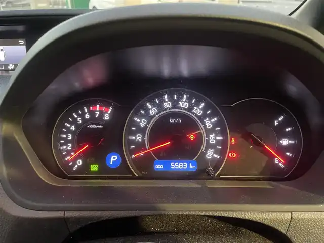 トヨタ ヴォクシー ZS 茨城県 2017(平29)年 5.6万km ホワイトパールクリスタルシャイン 純正メモリナビ/AM/FM/BlueTooth接続/地デジTV/DISC/クルーズコントロール/両側パワースライドドア/前方ドライブレコーダー/ステアリングリモコン/LEDライト/フォグランプ/オートハイビーム/電動格納ミラー/トヨタセーフティセンス