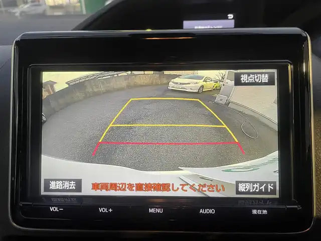 トヨタ ヴォクシー ZS 茨城県 2017(平29)年 5.6万km ホワイトパールクリスタルシャイン 純正メモリナビ/AM/FM/BlueTooth接続/地デジTV/DISC/クルーズコントロール/両側パワースライドドア/前方ドライブレコーダー/ステアリングリモコン/LEDライト/フォグランプ/オートハイビーム/電動格納ミラー/トヨタセーフティセンス