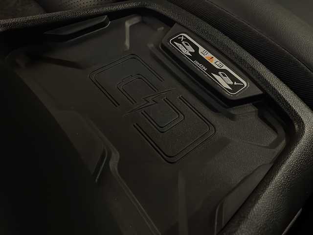 シボレー シボレー カマロ SS 新潟県 2023(令5)年 2.1万km 白 純正ナビ/(AM/FM/Bluetooth/USB/Carplay)/バックカメラ/ETC/ドライブレコーダー/BOSEサウンド/ブラックレザーシート/シートヒーター/ベンチレーション/メモリ付きパワーシート/ステアリングヒーター/クルーズコントロール/ブラインドスポットアシスト/リアクロストラフィックアラート/パドルシフト/4モードドライブセレクター/ヘッドアップディスプレイ/デジタルインナーミラー/アンビエントライト/純正20インチアルミホイール/LEDヘッドライト