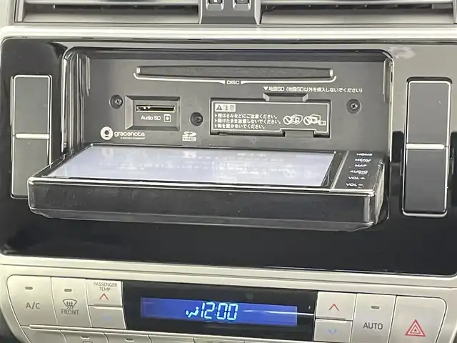 トヨタ ランドクルーザー プラド TX 千葉県 2018(平30)年 6.4万km ホワイトパールクリスタルシャイン ワンオーナー/4WD/Toyota Safety Sense/・プリクラッシュセーフティシステム/・レーダークルーズコントロール/・レーンディパーチャーアラート/・オートマチックハイビーム/ディーラー純正SDナビ/（CD/DVD/Bluetooth/フルセグ）/バックカメラ/サンルーフ/ビルトインETC/プッシュスタート/オートエアコン/オートライト/純正ドライブレコーダー/IDLEUP機能/2ndSTART機能/ルーフレール/サイドステップ/ステアリングスイッチ/純正フロアマット/純正17インチAW/LED/トノカバー/スペアキー×1