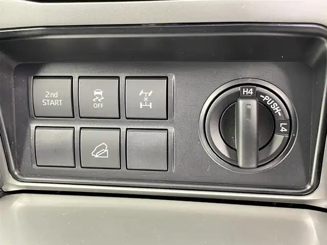 トヨタ ランドクルーザー プラド TX 千葉県 2018(平30)年 6.4万km ホワイトパールクリスタルシャイン ワンオーナー/4WD/Toyota Safety Sense/・プリクラッシュセーフティシステム/・レーダークルーズコントロール/・レーンディパーチャーアラート/・オートマチックハイビーム/ディーラー純正SDナビ/（CD/DVD/Bluetooth/フルセグ）/バックカメラ/サンルーフ/ビルトインETC/プッシュスタート/オートエアコン/オートライト/純正ドライブレコーダー/IDLEUP機能/2ndSTART機能/ルーフレール/サイドステップ/ステアリングスイッチ/純正フロアマット/純正17インチAW/LED/トノカバー/スペアキー×1