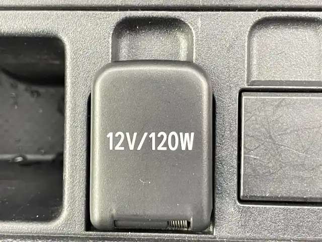 トヨタ ランドクルーザー プラド TX 千葉県 2018(平30)年 6.4万km ホワイトパールクリスタルシャイン ワンオーナー/4WD/Toyota Safety Sense/・プリクラッシュセーフティシステム/・レーダークルーズコントロール/・レーンディパーチャーアラート/・オートマチックハイビーム/ディーラー純正SDナビ/（CD/DVD/Bluetooth/フルセグ）/バックカメラ/サンルーフ/ビルトインETC/プッシュスタート/オートエアコン/オートライト/純正ドライブレコーダー/IDLEUP機能/2ndSTART機能/ルーフレール/サイドステップ/ステアリングスイッチ/純正フロアマット/純正17インチAW/LED/トノカバー/スペアキー×1